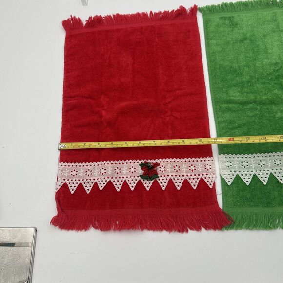 2 Vintage Stevens Utica Fingertip Towels Poinsettia’s Green And Red With Lace - Picture 10 of 11